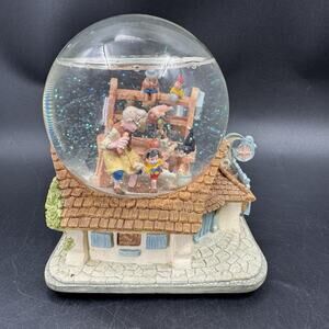 Walt Disney's Pinocchio When You Wish Upon a Star Musical Snow Globe Vintage